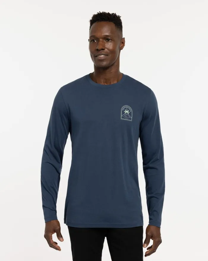 Men Tees TravisMathew CAPE BRETON LONG SLEEVE TEE Insignia