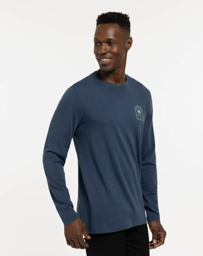 Men Tees TravisMathew CAPE BRETON LONG SLEEVE TEE Insignia