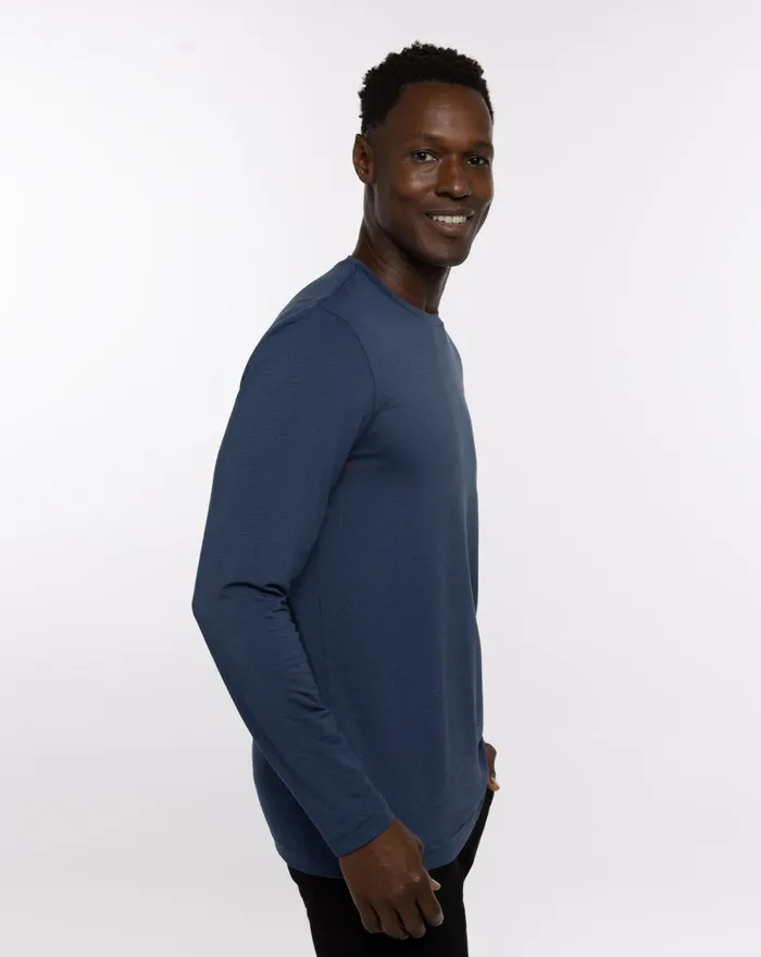 Men Tees TravisMathew THE CREW LONG SLEEVE TEE True Navyblack Men Tees TravisMathew THE CREW LONG SLEEVE TEE True Navyblack