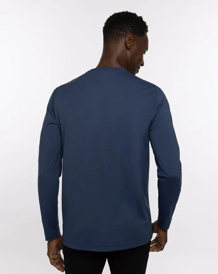 Men Tees TravisMathew THE CREW LONG SLEEVE TEE True Navyblack Men Tees TravisMathew THE CREW LONG SLEEVE TEE True Navyblack