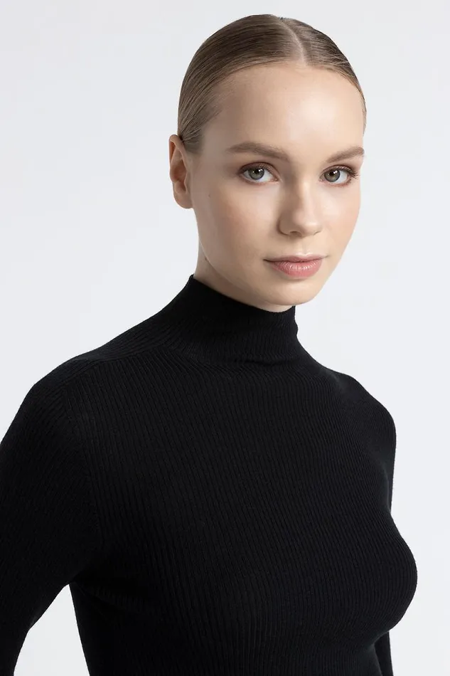 Peserico Knitwear Woman Pure New Wool High Neck Sweater Black Peserico Knitwear Woman Pure New Wool High Neck Sweater Black
