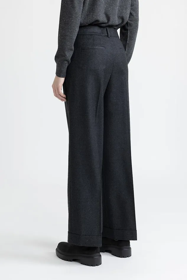 Peserico Suits And Sets Woman Lurex Wool Flannel Classic Trousers Graphite Peserico Suits And Sets Woman Lurex Wool Flannel Classic Trousers Graphite