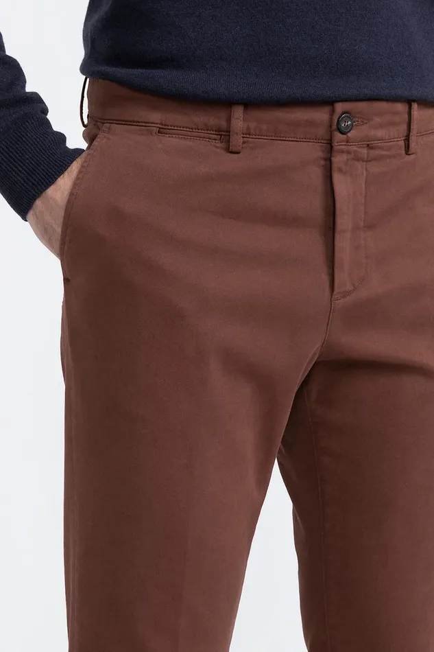 Peserico Trousers Man Stretch Cotton Chinos Mahogany Peserico Trousers Man Stretch Cotton Chinos Mahogany