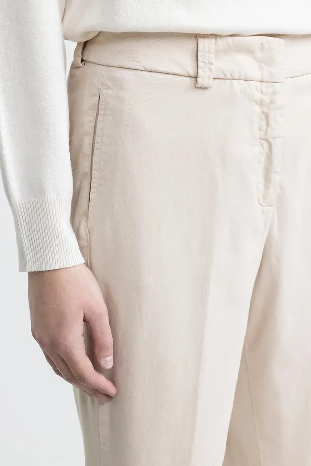 Peserico Trousers Woman Peachskin Gabardine Carrot Trousers Barley Peserico Trousers Woman Peachskin Gabardine Carrot Trousers Barley