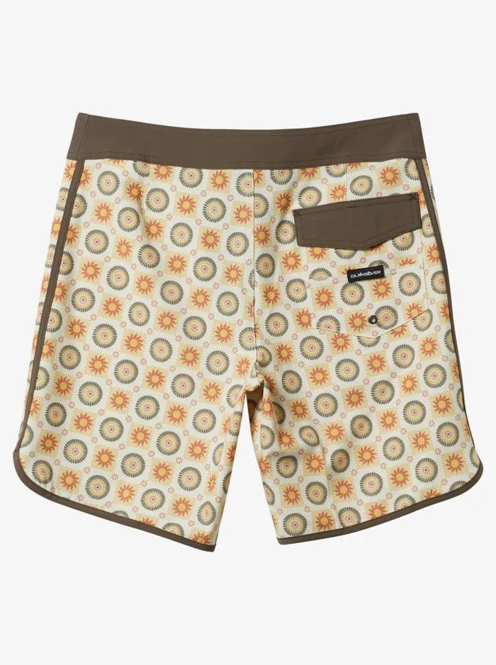Shorts and Amphibians Men Quiksilver Surfsilk Scallop 19034 Boardshorts Birch Shorts and Amphibians Men Quiksilver Surfsilk Scallop 19034 Boardshorts Birch