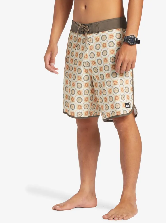 Shorts and Amphibians Men Quiksilver Surfsilk Scallop 19034 Boardshorts Birch Shorts and Amphibians Men Quiksilver Surfsilk Scallop 19034 Boardshorts Birch