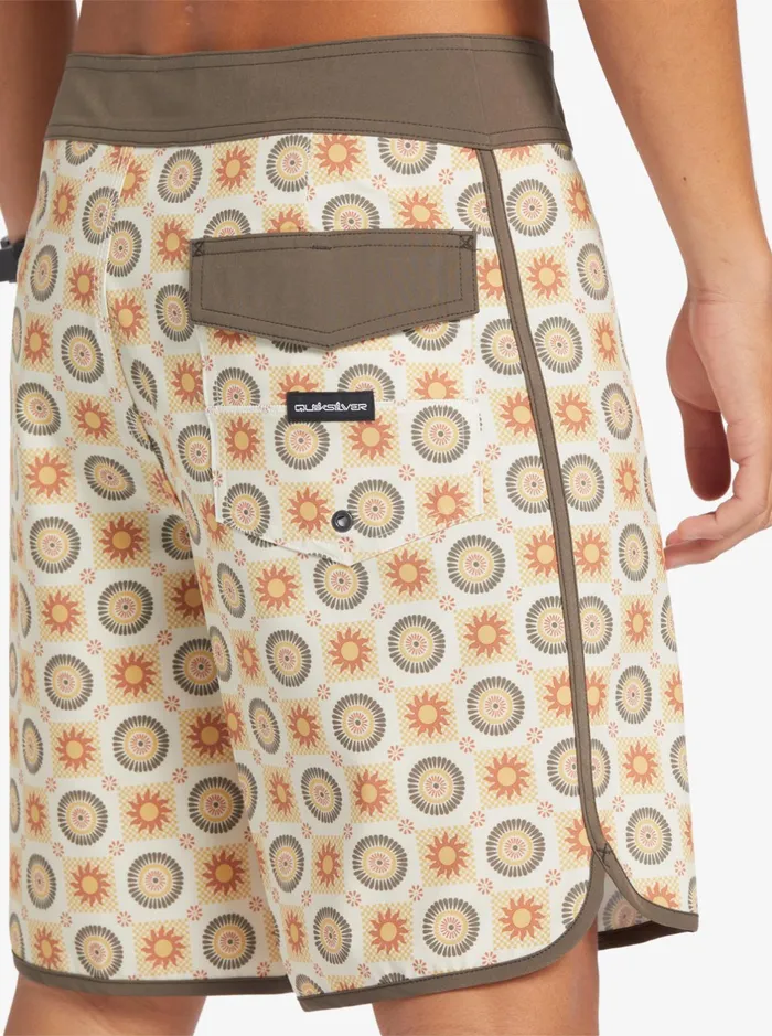 Shorts and Amphibians Men Quiksilver Surfsilk Scallop 19034 Boardshorts Birch Shorts and Amphibians Men Quiksilver Surfsilk Scallop 19034 Boardshorts Birch