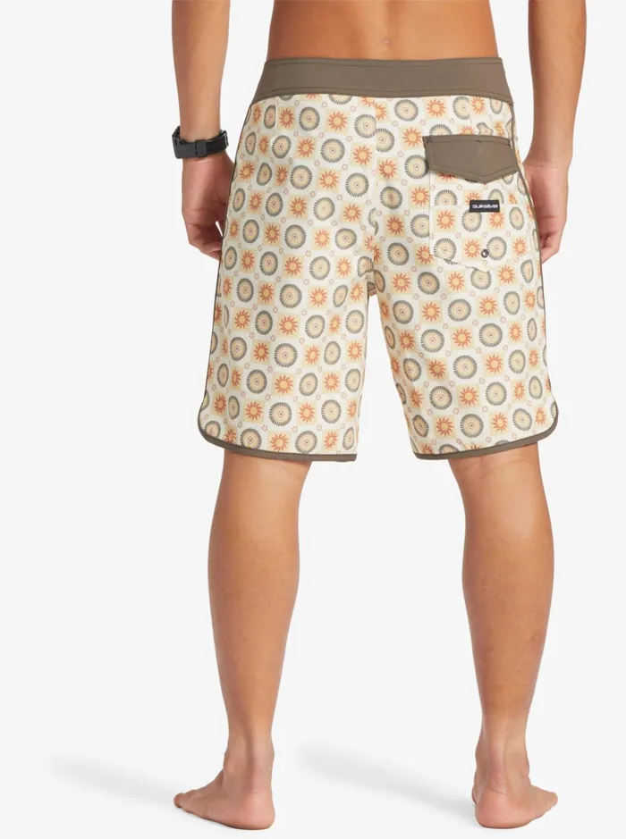 Shorts and Amphibians Men Quiksilver Surfsilk Scallop 19034 Boardshorts Birch Shorts and Amphibians Men Quiksilver Surfsilk Scallop 19034 Boardshorts Birch