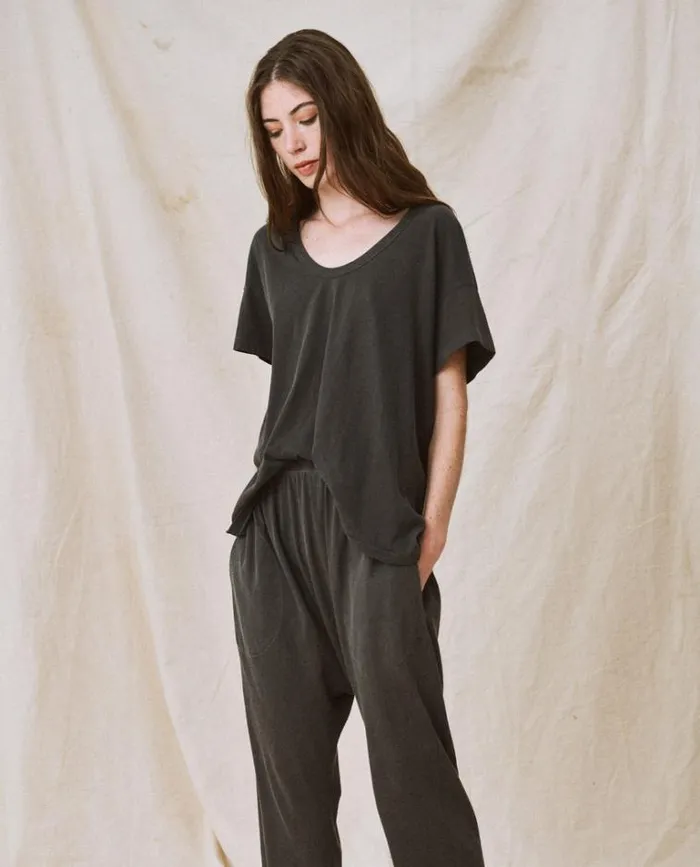 Tops Women039s The Great The UNeck Tee Washed Black