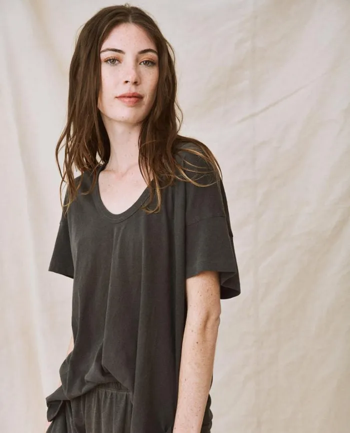 Tops Women039s The Great The UNeck Tee Washed Black