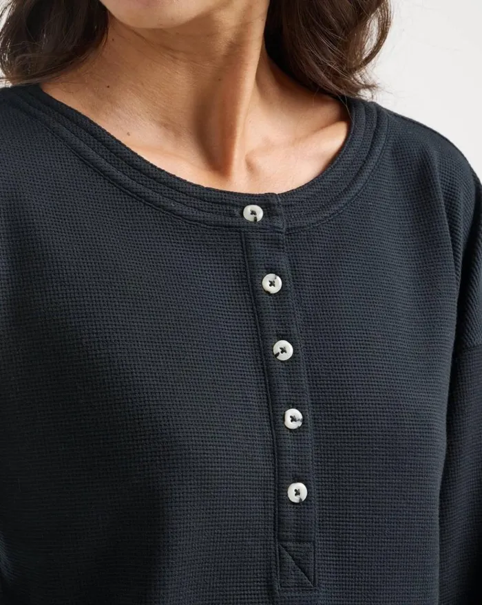 Women All Tops TravisMathew CASUAL ACQUAINTANCE WAFFLE TOP Black