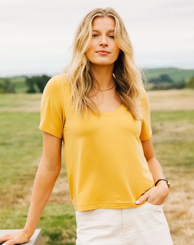 Women All Tops TravisMathew PHILLIPA TOP Bright Gold