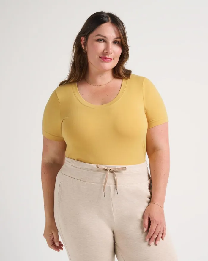 Women All Tops TravisMathew PHILLIPA TOP Bright Gold