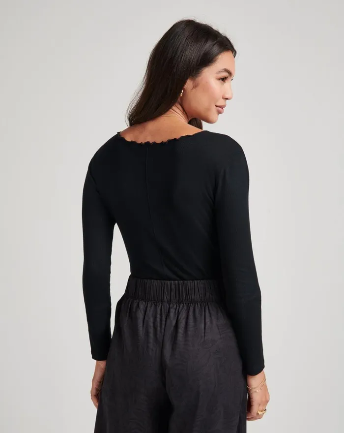 Women All Tops TravisMathew SOMETHING SWEET CLOUD RIBBED TOP Black