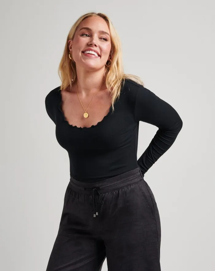 Women All Tops TravisMathew SOMETHING SWEET CLOUD RIBBED TOP Black
