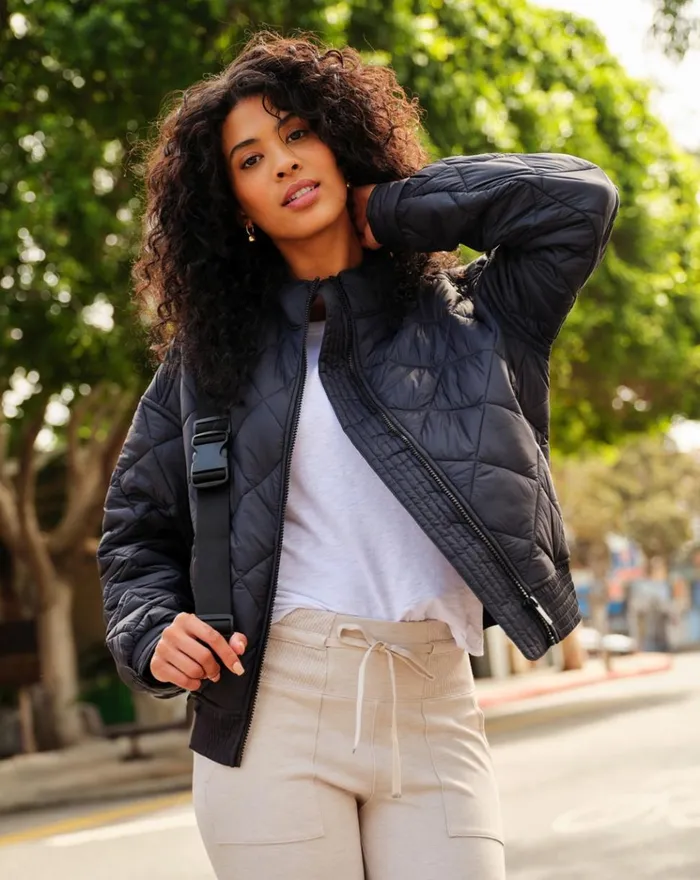 Women Jackets TravisMathew LIGHTS AT NIGHT QUILTED JACKET Obsidian