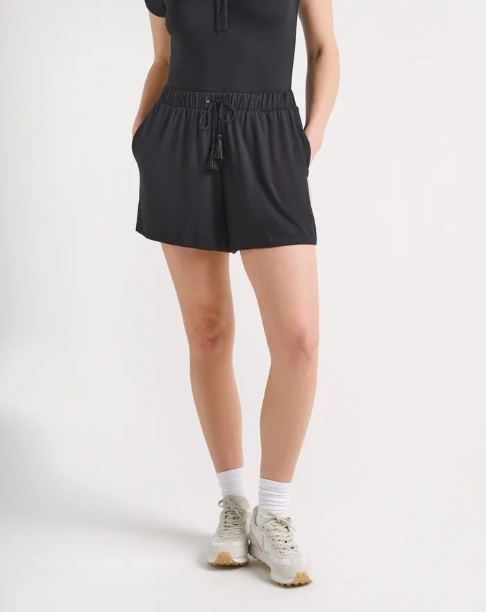 Women Shorts TravisMathew PEARLY SHELLS SHORT Black