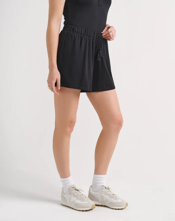 Women Shorts TravisMathew PEARLY SHELLS SHORT Black