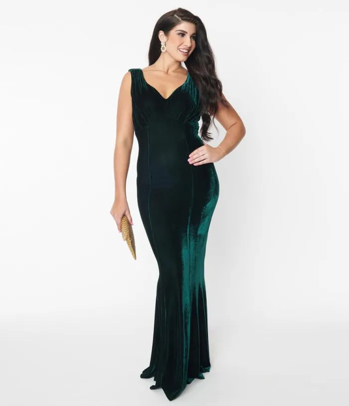 1930s Emerald Green Velvet Goldwyn Gown DressesPlus Unique Vintage Midi and Maxi 1930s Emerald Green Velvet Goldwyn Gown DressesPlus Unique Vintage Midi and Maxi