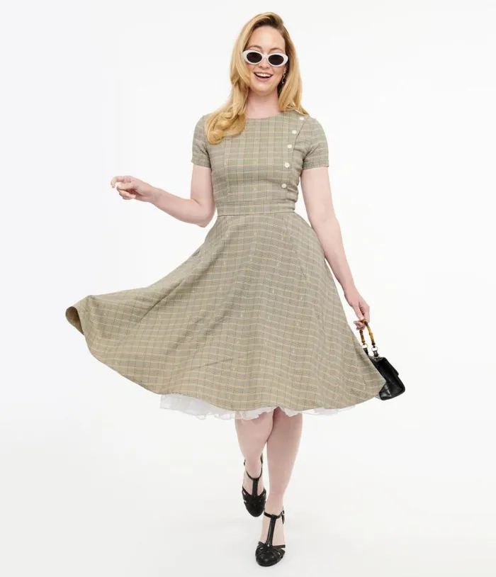 1950s Beige Plaid and Pink Floral Swing Dress Dresses Unique Vintage Pocket Dresses 1950s Beige Plaid and Pink Floral Swing Dress Dresses Unique Vintage Pocket Dresses