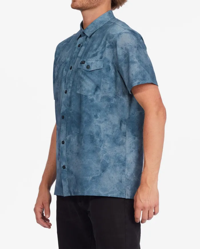 Billabong ADiv Surftrek Perf Short Sleeve Shirt Slate Blue Men Shirts Billabong ADiv Surftrek Perf Short Sleeve Shirt Slate Blue Men Shirts