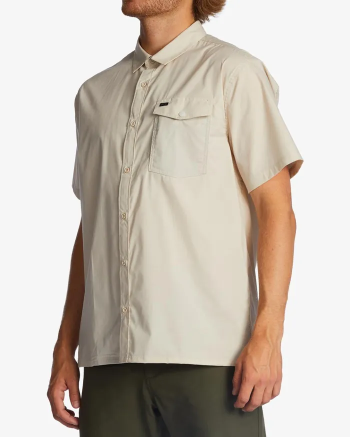 Billabong ADiv Surftrek Tech UPF 50 Short Sleeve Shirt Chino Men Shirts Billabong ADiv Surftrek Tech UPF 50 Short Sleeve Shirt Chino Men Shirts