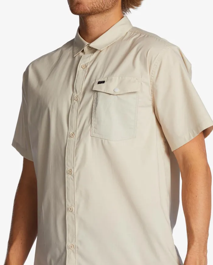 Billabong ADiv Surftrek Tech UPF 50 Short Sleeve Shirt Chino Men Shirts Billabong ADiv Surftrek Tech UPF 50 Short Sleeve Shirt Chino Men Shirts
