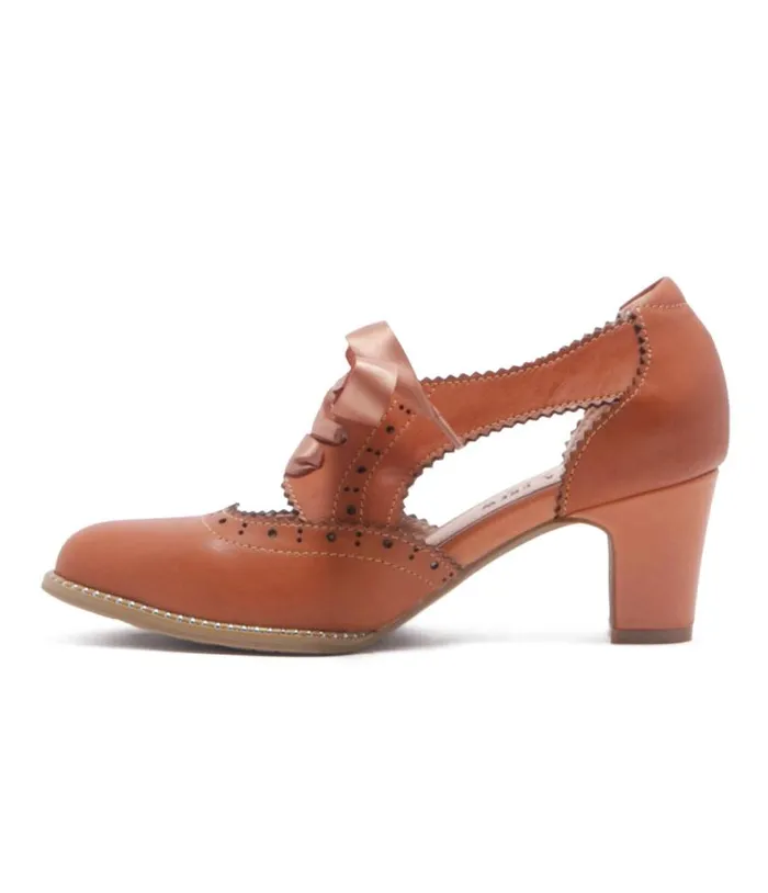 Chelsea Crew 1930s Tan Leather Bow Oxford Heels Shoes Unique Vintage Heels