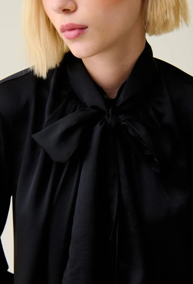 Claudie Pierlot Flowing Dress With Black Bow Collar Clothes Dresses