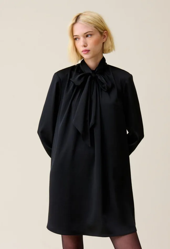 Claudie Pierlot Flowing Dress With Black Bow Collar Clothes Dresses