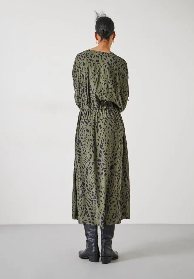 Hush Dresses Women Aimee Oversized Maxi Dress Khaki Mark Hush Dresses Women Aimee Oversized Maxi Dress Khaki Mark