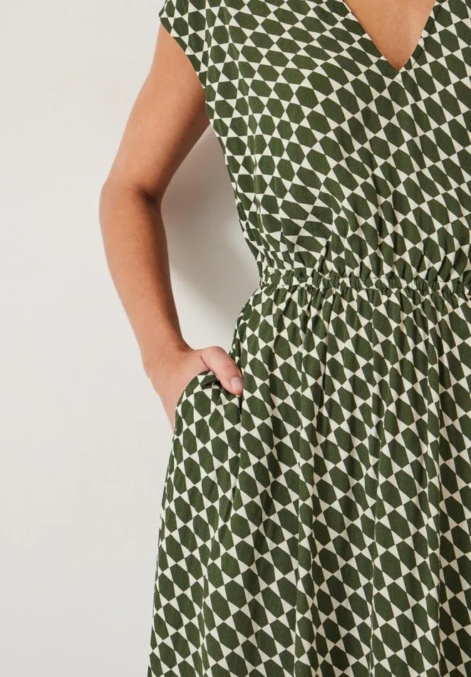 Hush Dresses Women Klara Relaxed Maxi Dress Geo Star Khaki Hush Dresses Women Klara Relaxed Maxi Dress Geo Star Khaki