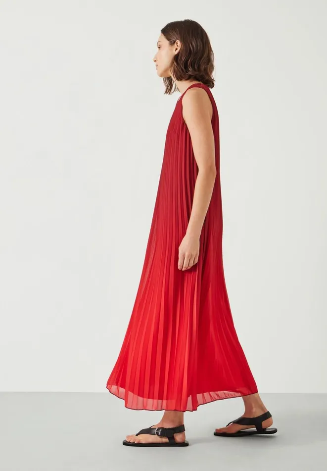 Hush Dresses Women Molly Ombre Pleat Maxi Dress Red Ombre Hush Dresses Women Molly Ombre Pleat Maxi Dress Red Ombre