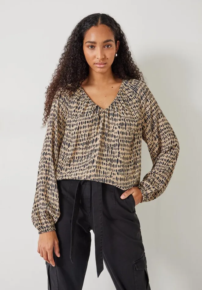 Hush Shirts and Blouses Women Elise Relaxed VNeck Printed Blouse Contrast Mark Neutral Hush Shirts and Blouses Women Elise Relaxed VNeck Printed Blouse Contrast Mark Neutral
