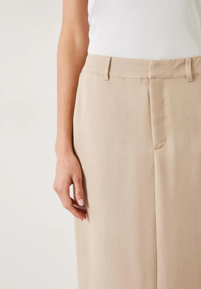 Hush Skirts Women Heidi Midi Skirt Sand Hush Skirts Women Heidi Midi Skirt Sand