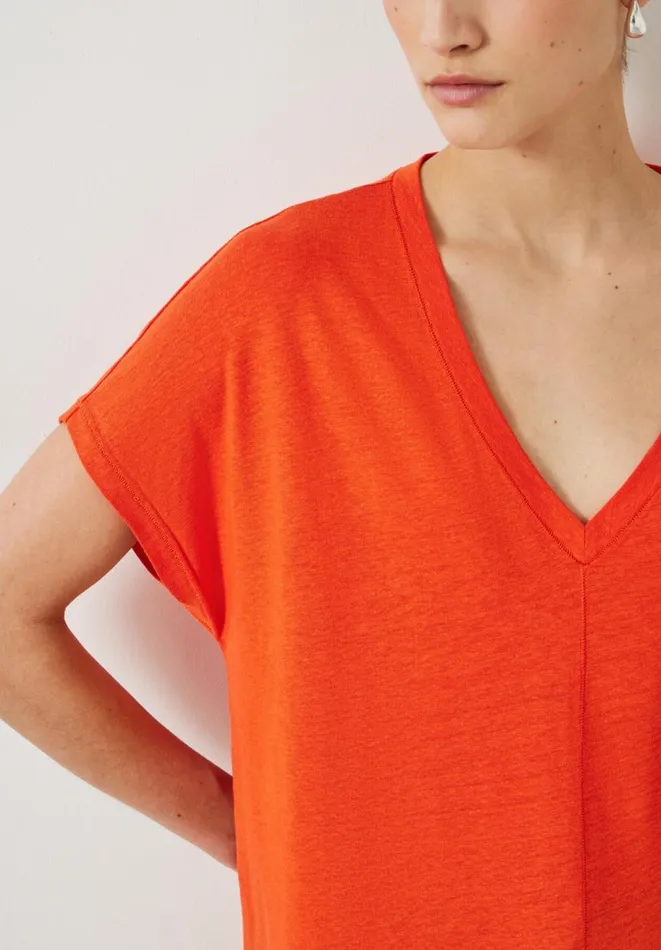 Hush Tops and Tshirts Women Danny Linen VNeck TShirt Red Hush Tops and Tshirts Women Danny Linen VNeck TShirt Red