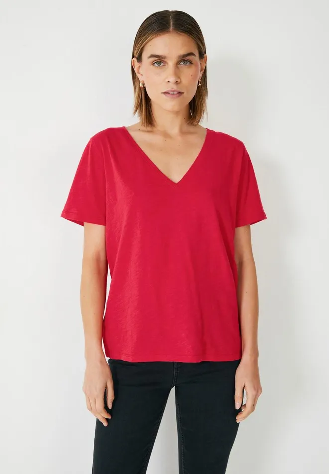 Hush Tops and Tshirts Women Kali Cotton Slub VNeck TShirt Vibrant Red Hush Tops and Tshirts Women Kali Cotton Slub VNeck TShirt Vibrant Red