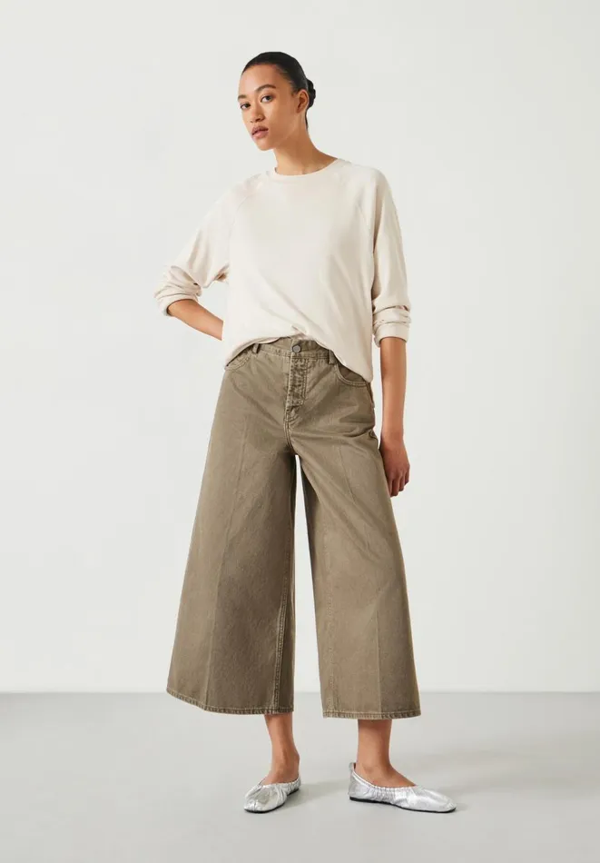 Hush Tops and Tshirts Women Matilda Cotton Raglan Top Ecru Hush Tops and Tshirts Women Matilda Cotton Raglan Top Ecru