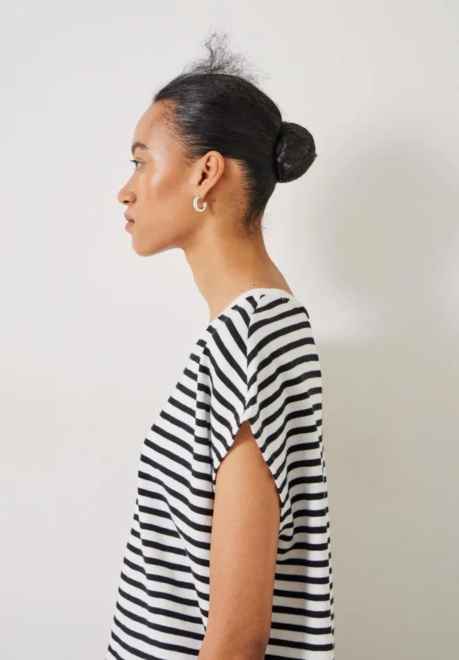 Hush Tops and Tshirts Women Piper Relaxed Stripe TShirt Whiteblack Hush Tops and Tshirts Women Piper Relaxed Stripe TShirt Whiteblack