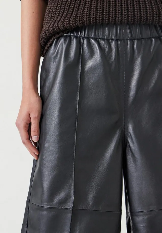 Hush Trousers Women Leather Bermuda Short Black Hush Trousers Women Leather Bermuda Short Black