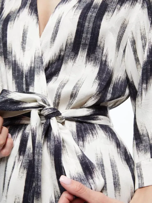 Matching Sets Women Alice Olivia IKAT PRINT DOMINO KIMONO WITH TIE BELT ASH TIE NECK HALTER TOP TANDY SHORTS Matching Sets Women Alice Olivia IKAT PRINT DOMINO KIMONO WITH TIE BELT ASH TIE NECK HALTER TOP TANDY SHORTS