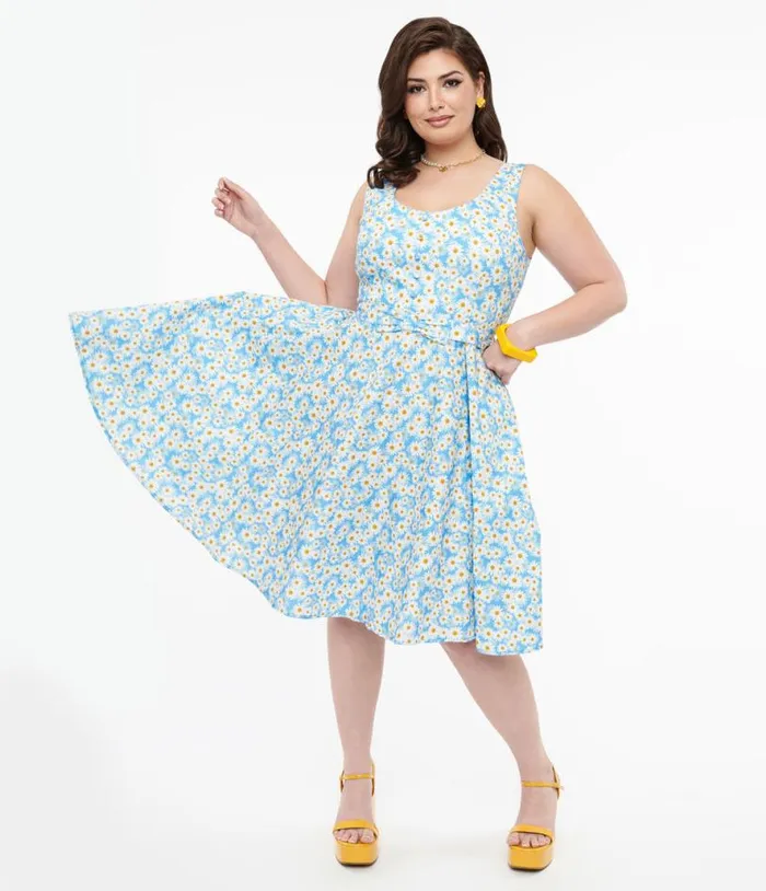 Plus Size 1950s Blue and Daisy Print Cotton Selda Swing Dress DressesPlus Unique Vintage Pocket Dresses Plus Size 1950s Blue and Daisy Print Cotton Selda Swing Dress DressesPlus Unique Vintage Pocket Dresses