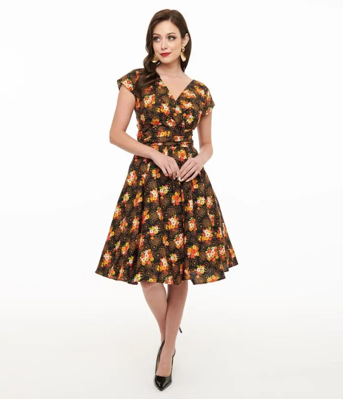 Retrolicious 1950s Autumn Floral Cotton Greta Swing Dress Dresses Unique Vintage Pocket Dresses Retrolicious 1950s Autumn Floral Cotton Greta Swing Dress Dresses Unique Vintage Pocket Dresses