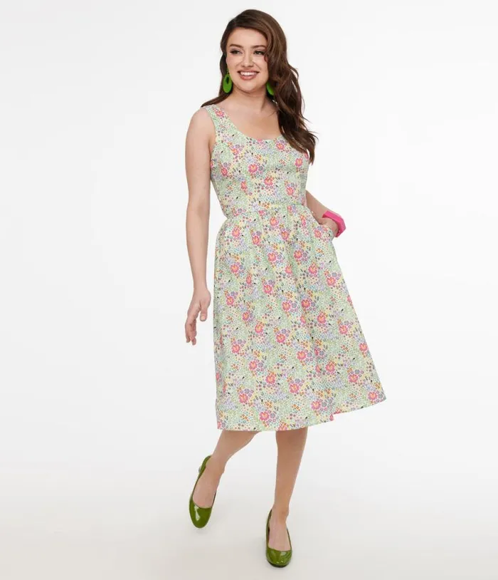 Retrolicious 1950s Green Floral Cat Print Fit and Flare Dress Dresses Unique Vintage Pocket Dresses Retrolicious 1950s Green Floral Cat Print Fit and Flare Dress Dresses Unique Vintage Pocket Dresses
