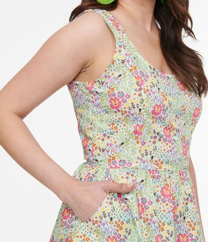 Retrolicious 1950s Green Floral Cat Print Fit and Flare Dress Dresses Unique Vintage Pocket Dresses