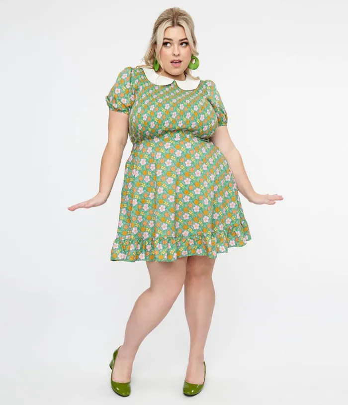 Smak Parlour Plus Size 1960s Green Floral Smocked Fit and Flare Dress DressesPlus Unique Vintage Pocket Dresses Smak Parlour Plus Size 1960s Green Floral Smocked Fit and Flare Dress DressesPlus Unique Vintage Pocket Dresses