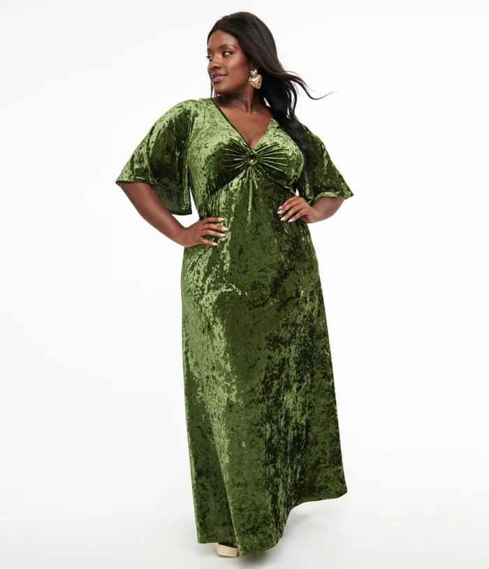 Smak Parlour Plus Size 1970s Mossy Green Velvet Cutout Maxi Dress DressesPlus Unique Vintage Midi and Maxi Smak Parlour Plus Size 1970s Mossy Green Velvet Cutout Maxi Dress DressesPlus Unique Vintage Midi and Maxi